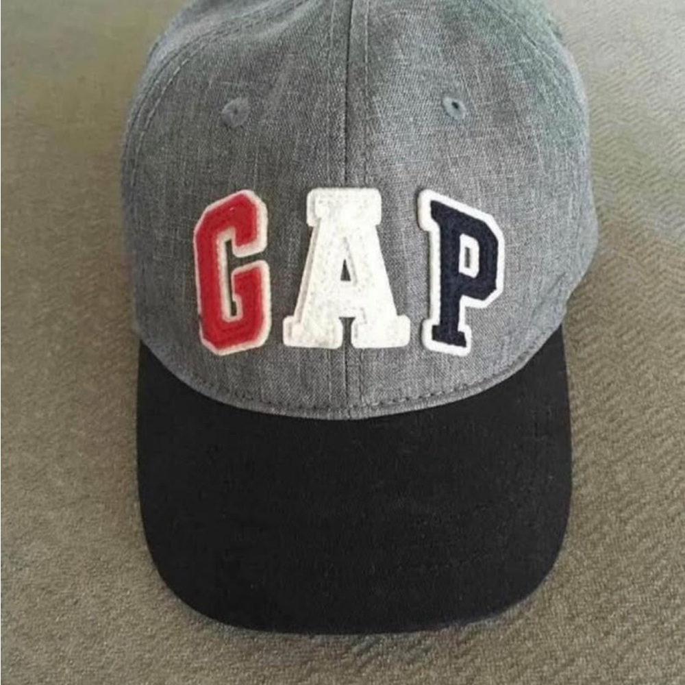GAP BABY BOYS GREY & WHITE CAP